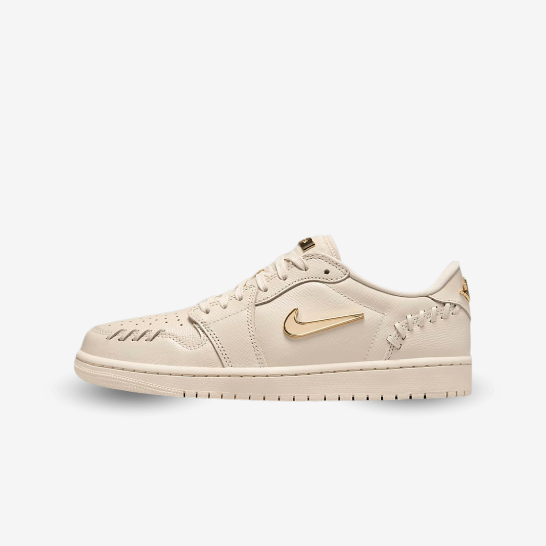 NIKE LOW TOP MAKE BEIGE